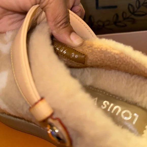 Louis Vuitton Tan Slippers - Picture 8 of 10